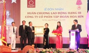 Công ty Cổ phần Tập đoàn Hoa Sen đón nhận Huân chương Lao động hạng Ba